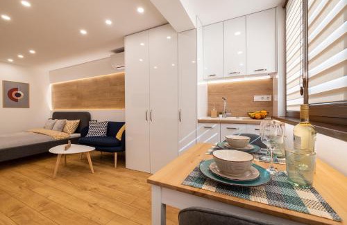 Sofia Apartment | Luxury Studio Living High-End Amenities and Great Location by Flat Mаnager