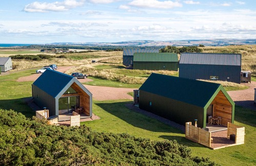 North Berwick Villa | Luxury Studio Lodge with Hot Tub