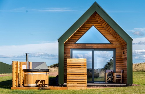 North Berwick Villa | Luxury Studio Lodge with Hot Tub