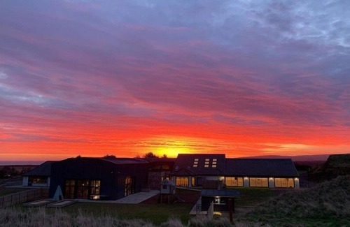 North Berwick Villa | Luxury Studio Lodge with Hot Tub