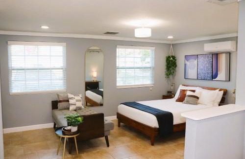 Town 'n' Country Apartment | Luxury Studio Suite close to Tampa Airport