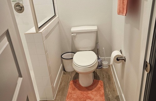 South Main Apartment | Luxury studio with AC, WiFi in wonderful Houston