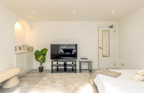 Nottingham Apartment | Luxury Studio with Free Parking