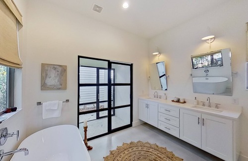 Arp House | Luxury stunner with private pool, cabana, chef's kitchen, & AC - dog-friendly