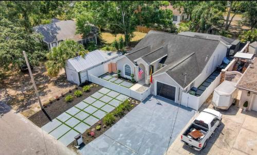 Tampa Apartment | Luxury Style townhome with Pool - 1 Miles to Bucs Stadium