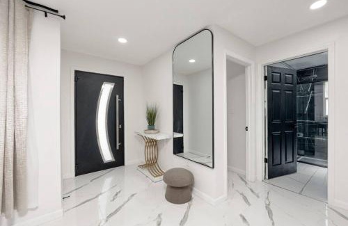 Tampa Apartment | Luxury Style townhome with Pool - 1 Miles to Bucs Stadium
