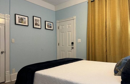 Hyde Park Apartment | Luxury Suite by Tampa Convention Center & Hospital