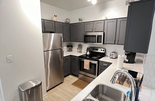 Dallas Apartment | Luxury Suite by The Dallas Galleria, a Home away from Home!