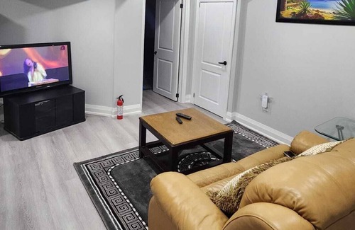 Brampton Apartment | Luxury Suite