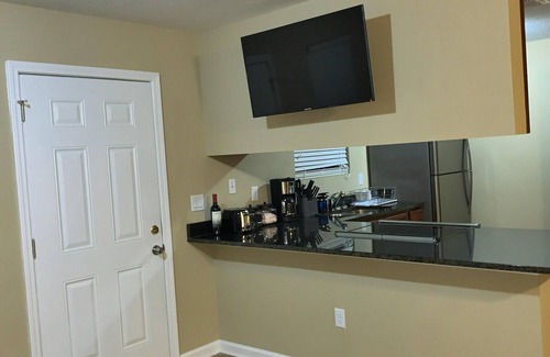Wesconnett House | Luxury suite “ Hilda S
