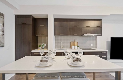 Markham Condo | Luxury Suite in DT Markham Core w/Parking. Amenities. Close to restaurants&malls