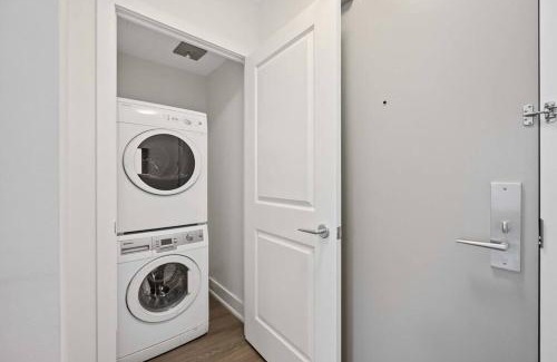 Markham Apartment | Luxury Suite in DT Markham Core