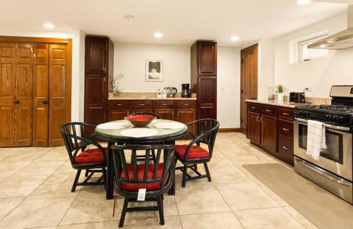 Glen Ellyn Apartment | Luxury Suite in Glen Ellyn