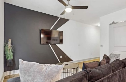 Loring Heights Apartment | Luxury Suite Mins. From Brave Stadium & Downtown