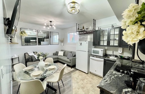 Saskatoon Apartment | Luxury Suite-Unique Quotes Space