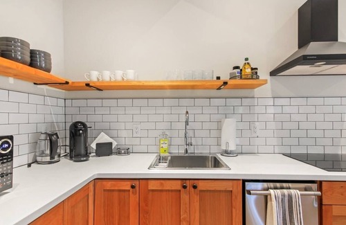 Ithaca House | Luxury Suite | Walk to Commons | Free Parking | NY