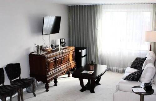 Edina House | Luxury Suite with Kitchen