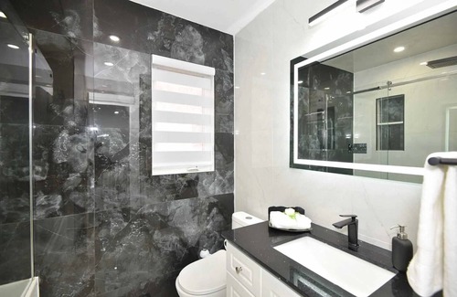 Brampton House | Luxury Sweet Home Away From Home + Free Parking
