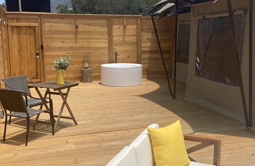 Oatmeal Cabin | Luxury Tent #4 w/outdoor soaking tub and amazing views