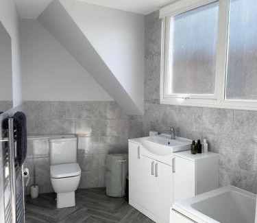 Torquay City Centre Apartment | Luxury Three Bedroom Duplex Apartment Torquay Marina