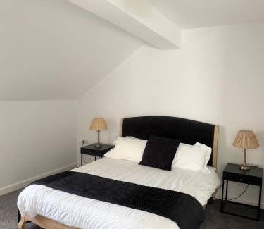 Torquay City Centre Apartment | Luxury Three Bedroom Duplex Apartment Torquay Marina