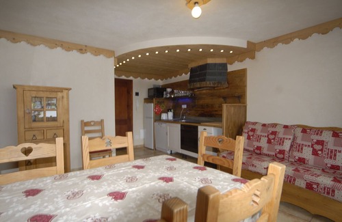 Cervinia Apartment | Luxury three-room apartment in Cervinia SCI and SAUNA, facing ski slopes.