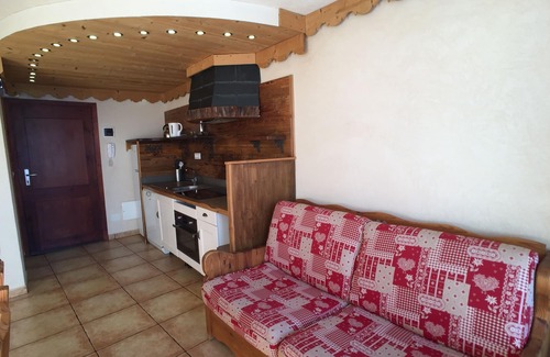 Cervinia Apartment | Luxury three-room apartment in Cervinia SCI and SAUNA, facing ski slopes.