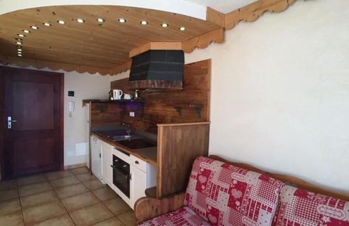 Cervinia Apartment | Luxury three-room apartment in Cervinia SCI and SAUNA, facing ski slopes.