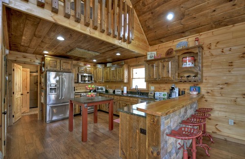 Mineral Bluff House | Luxury, Toccoa River Front, Fishing, 3 Fireplaces, Kayaks