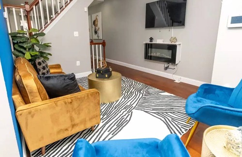 Downtown Baltimore House | Luxury Townhome in the heart of Baltimore minutes away from Sports Attractions!