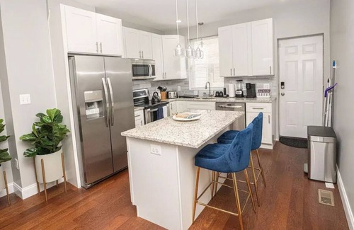 Downtown Baltimore House | Luxury Townhome in the heart of Baltimore minutes away from Sports Attractions!