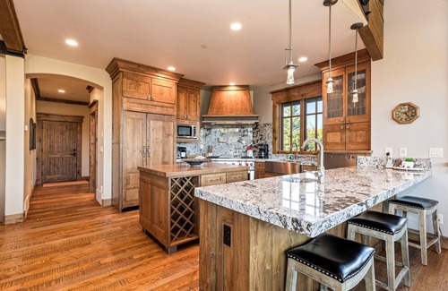 Park Meadows House | Luxury townhome on the golf course with 3 fireplaces, gas grill, & great view