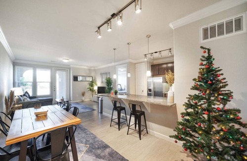 McNeil Condo | Luxury Townhome Pool North Austin Evonify