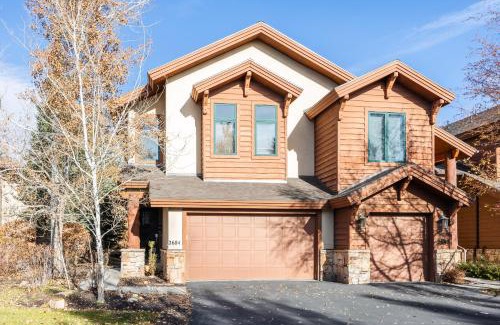 Park Meadows House | Luxury Townhome, Private Hot Tub