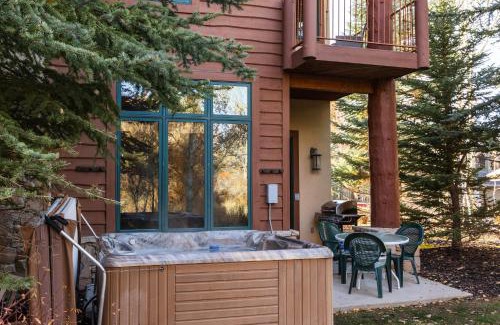 Park Meadows House | Luxury Townhome, Private Hot Tub