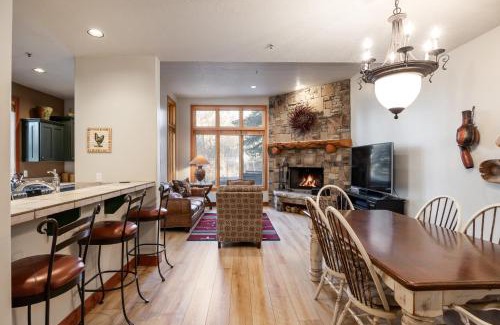 Park Meadows House | Luxury Townhome, Private Hot Tub