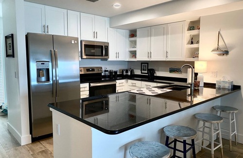 Palm Island House | Luxury TOWNHOUSE directly ON GULF/OCEAN - Sunset view, Pool, Tennis, Wifi, Pets!
