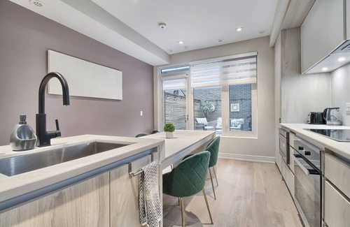 Bay Cloverhill House | Luxury Townhouse in Downtown Toronto