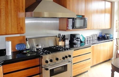 Glen Park House | Luxury Townhouse with Spectacular Views - Free WIFI and Parking