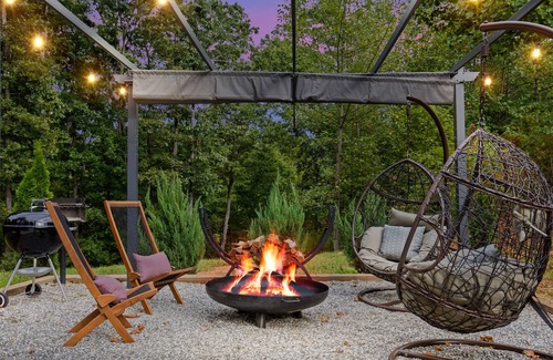 Cleveland Cabin | Luxury Treehouse Retreat with Sauna, Wellness Loft, and Creekside Serenity