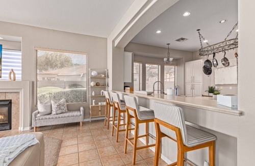 Sierra Verde at Arrowhead Ranch House | Luxury Tropical Gem in Upscale Arrowhead Lake community. 3 Kings 2 Master Suites