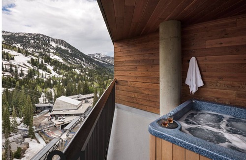 Salt Lake Mountain Resorts Condo | Luxury unit - Snowbird Cliff Lodge: Ski on/off, heated lockers, World Class Spa.