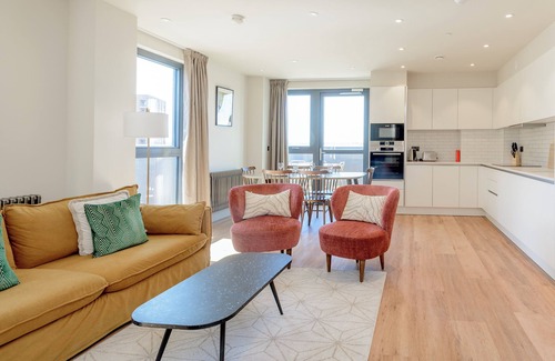 Tottenham Hale Apartment | Luxury Urban Hideaway
