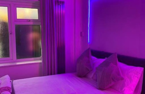 Broad Green Apartment | Luxury Urban Hideaway with private hot tub