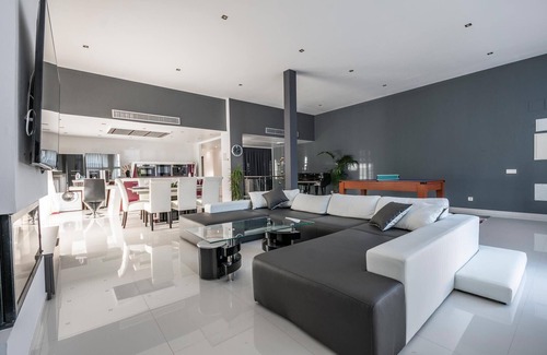Sitges Villa | LUXURY VILLA 100 METERS FROM THE BEACH CASTELLDEFELS-SITGES SWIMMING POOL
