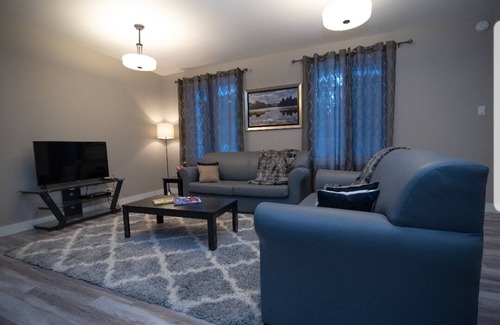 Val Morin Ski Chalet | Luxury Vacation!Entire CHALET 2 Apt. SLEEPS 18!