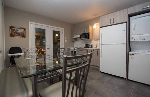 Val Morin Ski Chalet | Luxury Vacation!Entire CHALET 2 Apt. SLEEPS 18!