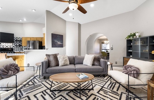 Clarkdale House | Luxury Vacation Home-New HotTub-20 Mins to Sedona-Peloton-1.4 miles to Old Town
