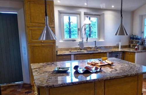 Cadenet House | Luxury, views & privacy in Provence