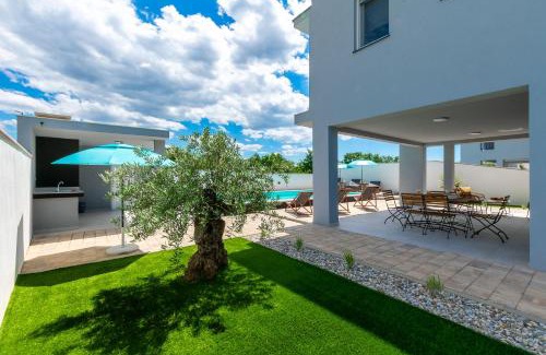 Murvica Villa | Luxury Vila Klara with heated pool, near Airport&Zadar
